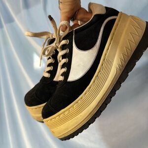 Y2K Girls 90’s Black and Cream Platform Sneakers - classified brand